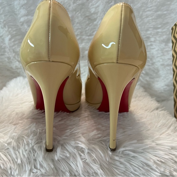 🎉HP🎉 Christian Louboutin New Simple Patent Leather Pumps - Picture 6 of 11
